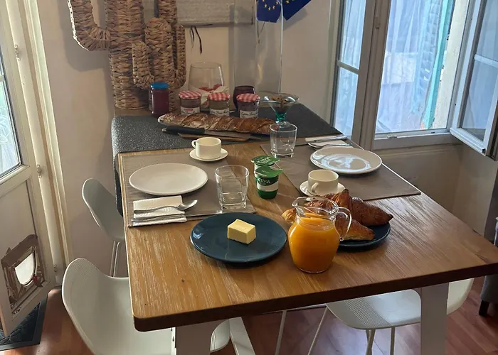 For Nudists Near Port In A Shared Campeggio *